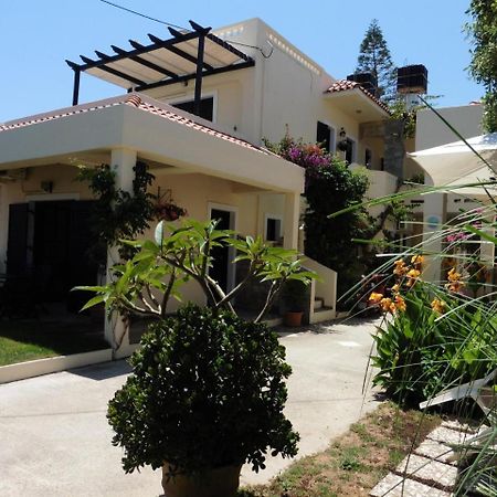 Julies Apartments Kokkini Hani エクステリア 写真